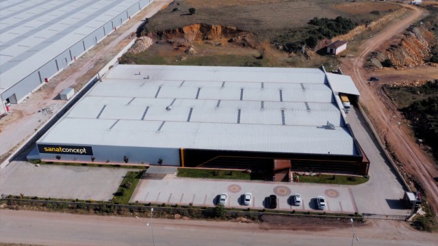 “Sanat Mobilya” fabrika tanıtım filmi projesi sunumda.